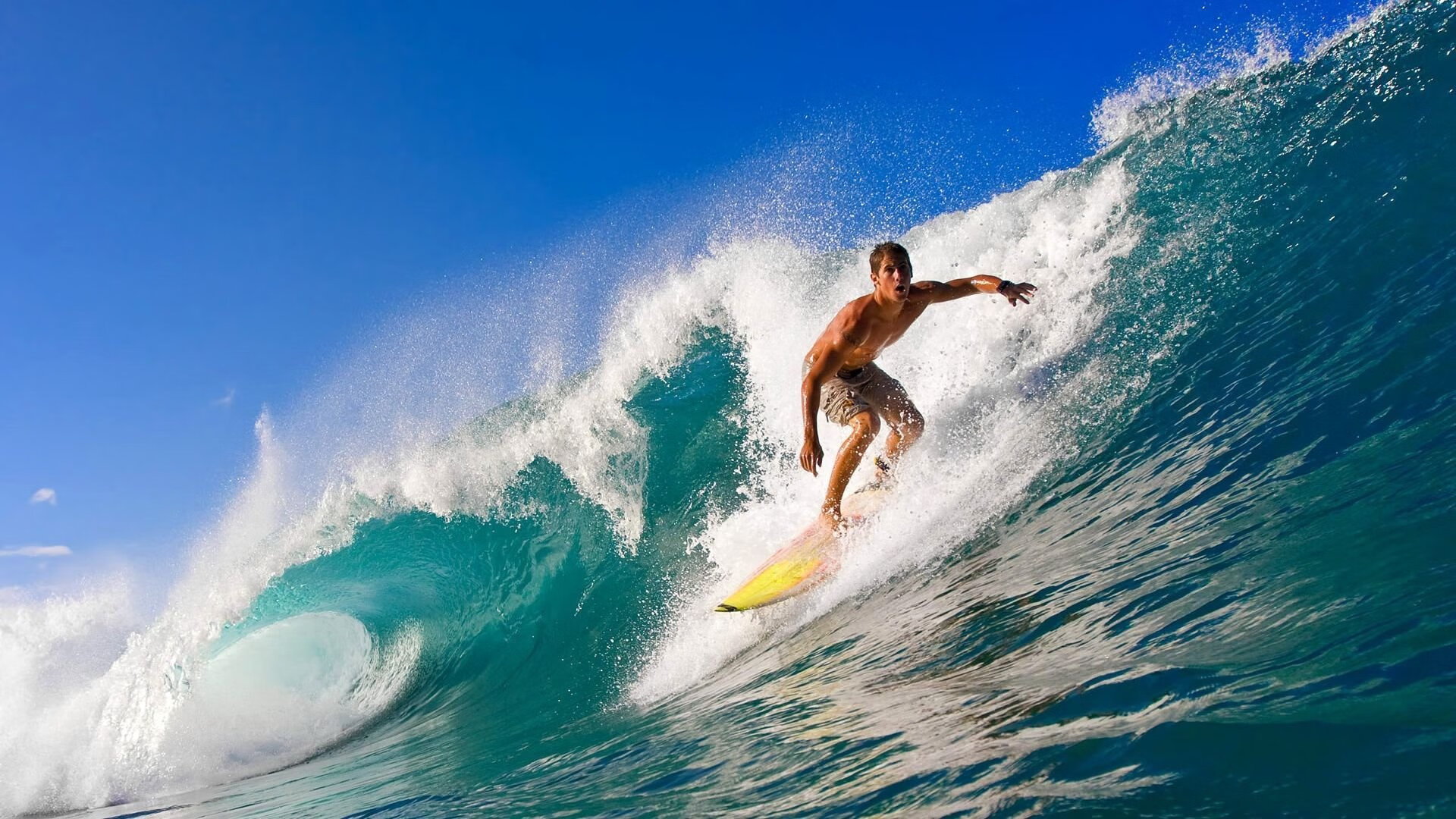 远射“星光闪耀”：足球场上的绝妙远射集锦，足球精彩远射视频